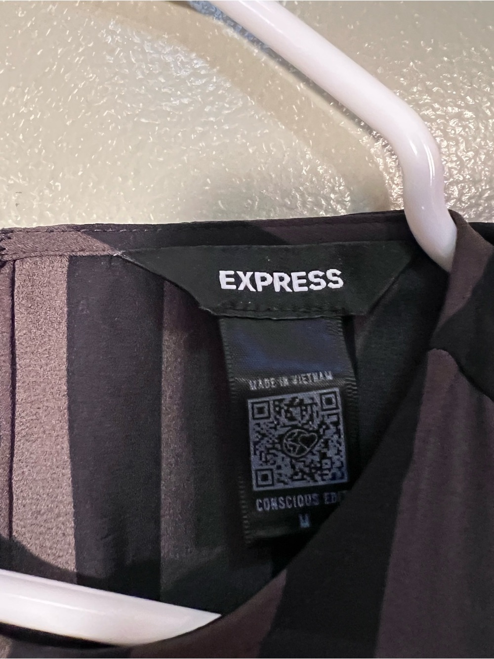 Express Women’s Size Medium Cropped Blouse Olive Green Black Stripes Puff Long - Picture 9 of 9